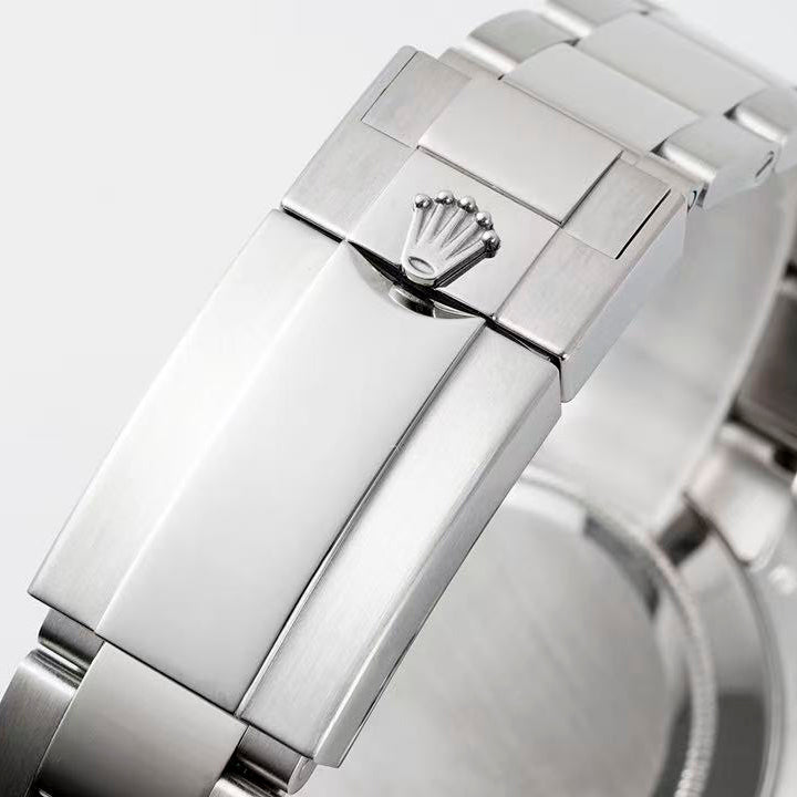 Daytona-White with Silver Bezel in 2 Styles