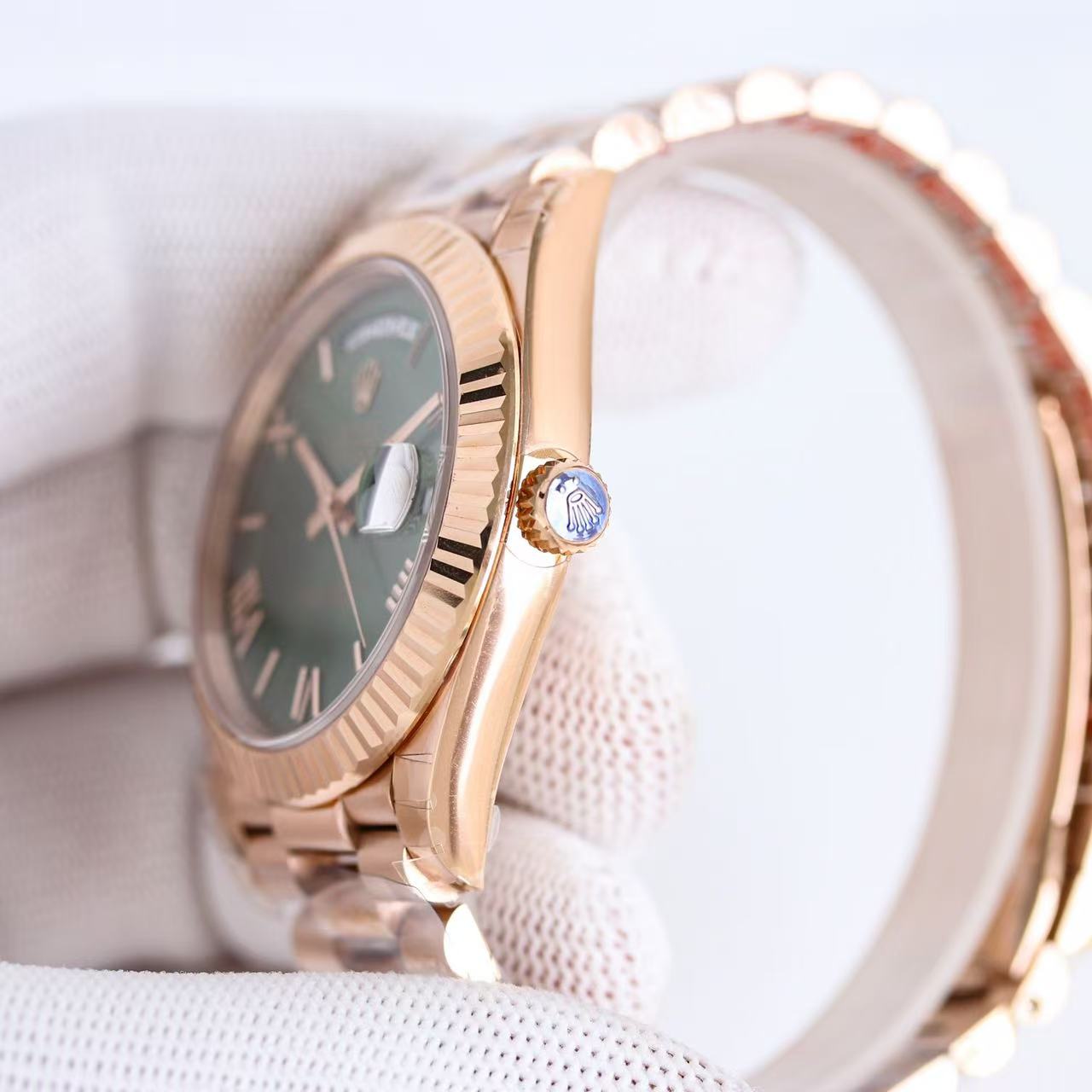 Day-Date-Green Dial Plate in 3 Colors with Roman Numeral Dial