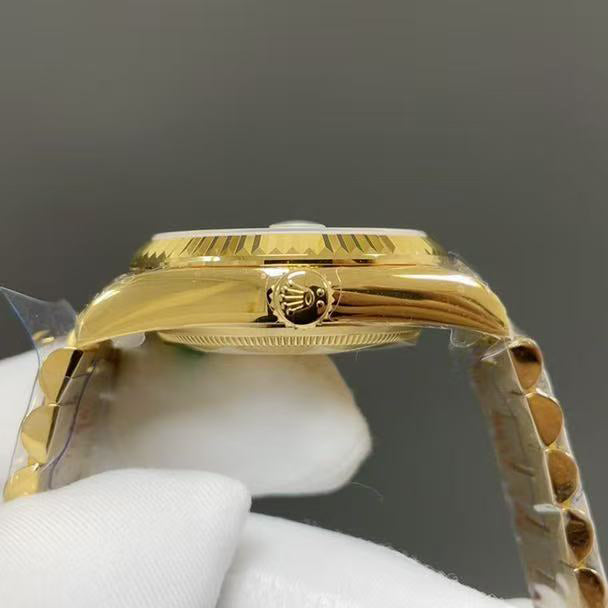 Day-Date-Strap with Diamond and Diamond Numeral Dial in 2 Colors