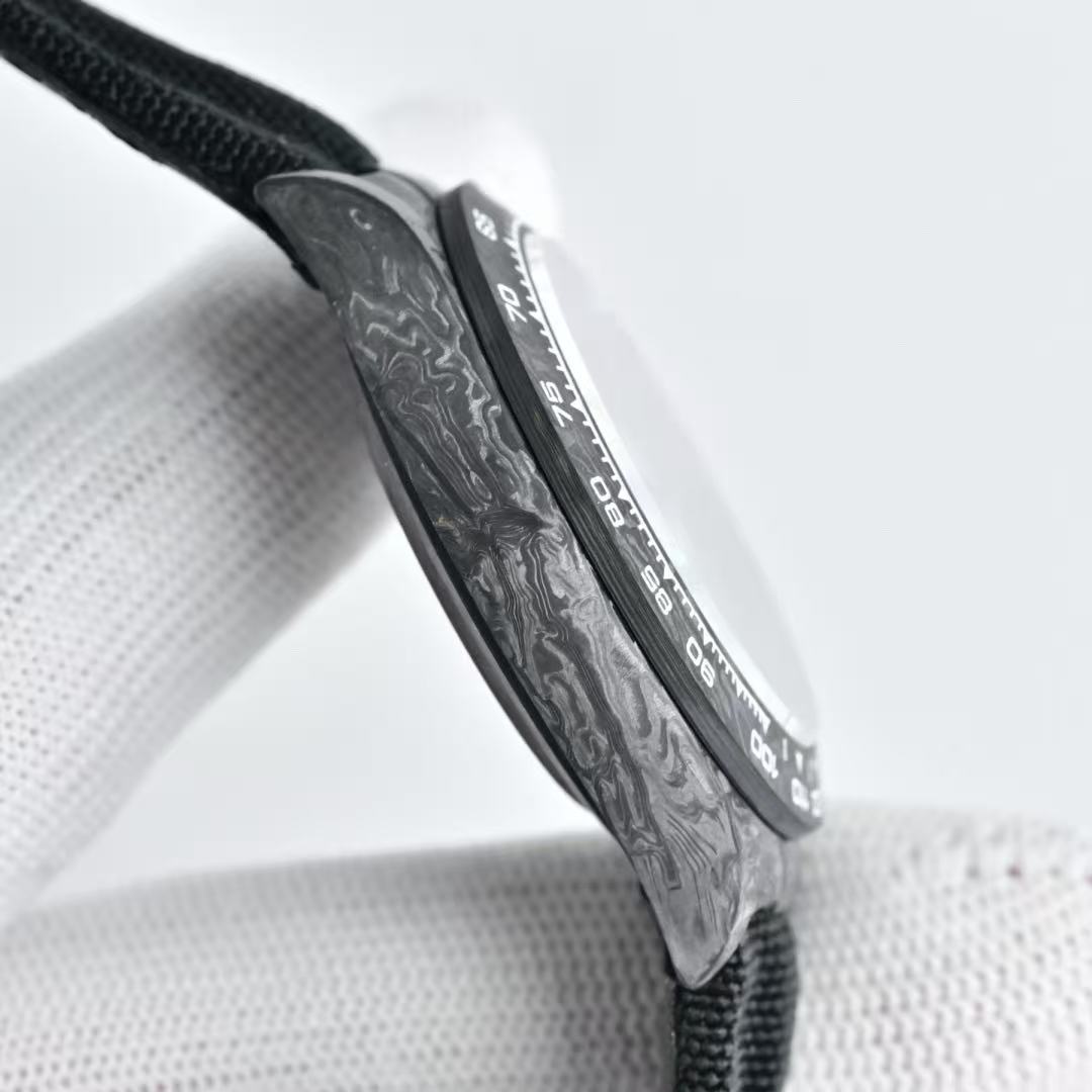 Daytona-Carbon Fiber